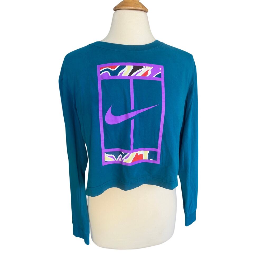 LIKE NEW! NIKE Turquoise Cropped Long-Sleeved Top